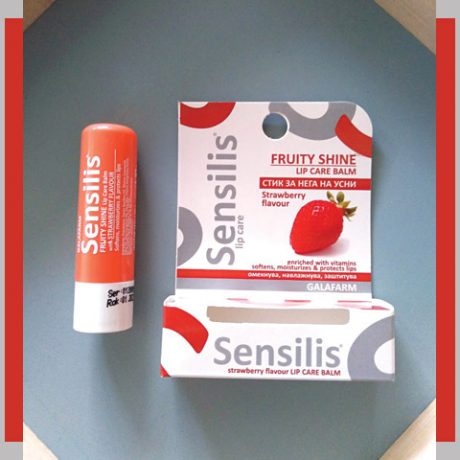 SENSILIS® lip balm fruity shine stik za usne sa aromom jagode